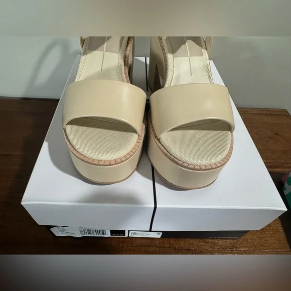 Dolce Vita Ella Platform Heel - Picture 4 of 8